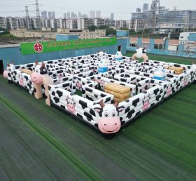 MAZE1-35 Cow Theme Inflatable Maze
